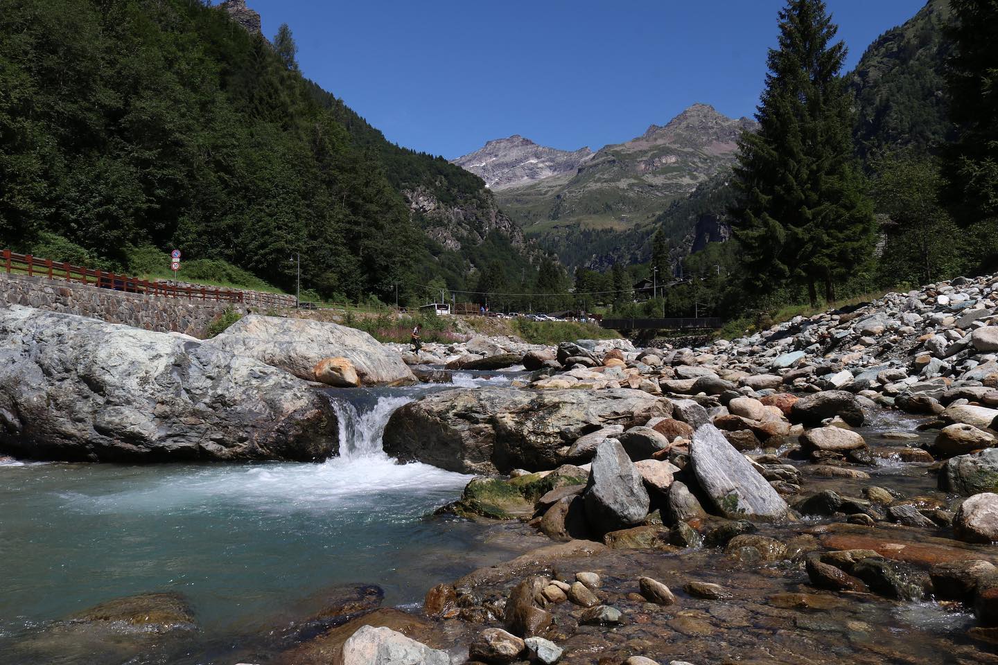 Alagna Valsesia 

#alagna 
#alagnavalsesia 
#alps 
#sesia 
#mountain 
#canon